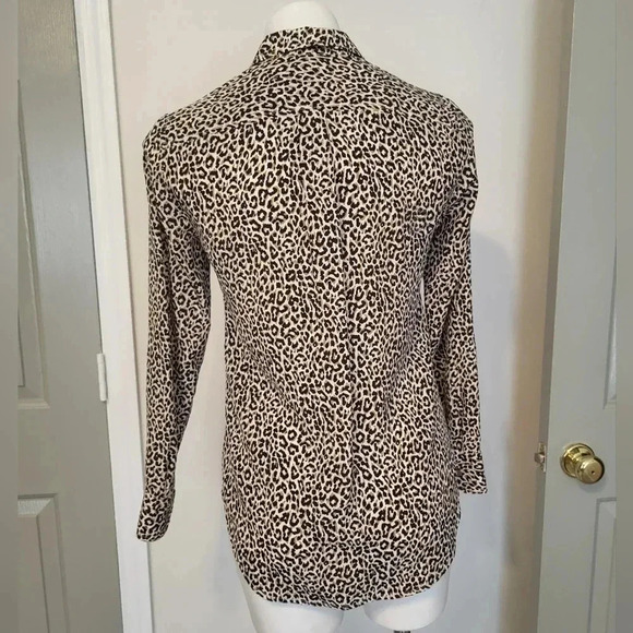 J.Crew 100% Silk Leopard Print Button Down Oversized Blouse(00) - Picture 5 of 10